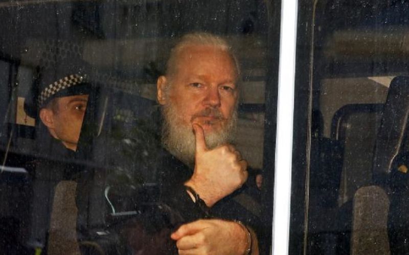 Assange sufrió un derrame cerebral en la cárcel