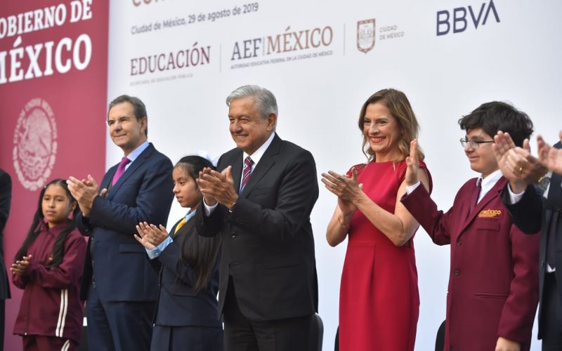 AMLO recibe en Palacio Nacional a los ganadores de Olimpiada del Conocimiento Infantil