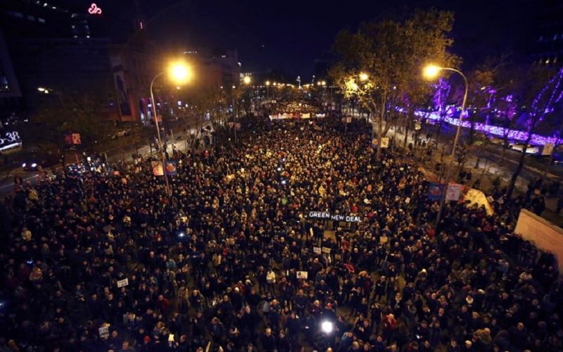 Miles marchan en Madrid para exigir un freno a la crisis climática
