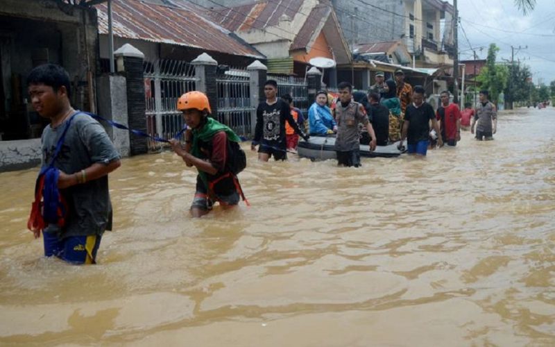 Indonesia ordena “siembra de nubes” para evitar más lluvias sobre la capital, Yakarta