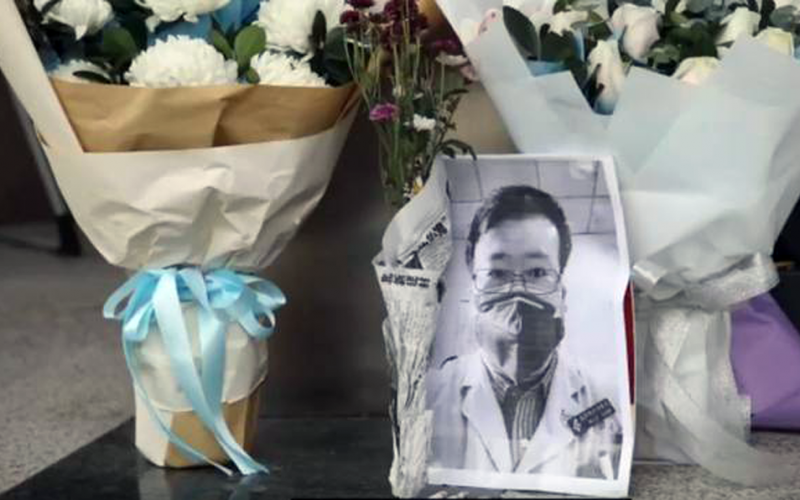 Policía de Wuhan pide disculpas a la familia Li Wenliang, el médico que advirtió sobre el coronavirus