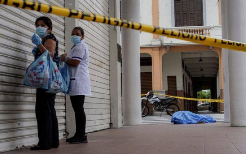 Ecuador lucha por enterrar a los muertos por Covid-19, mientras los cuerpos se acumulan