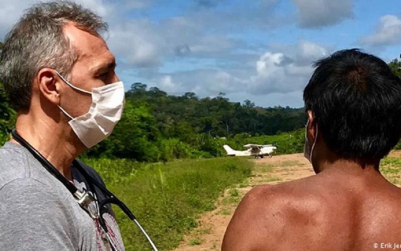 Indígenas denuncian que mineros ilegales cambian oro por vacunas en Brasil