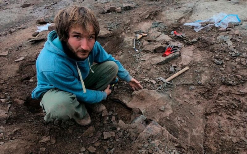 Encuentran restos fósiles de un megaraptor de diez metros de longitud