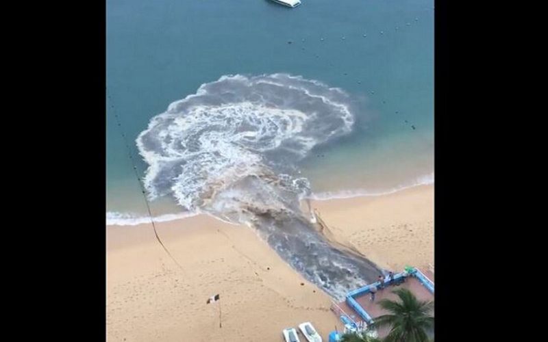 Conagua analiza el agua de la bahía de Acapulco para determinar nivel de contaminación por vertimiento de aguas residuales