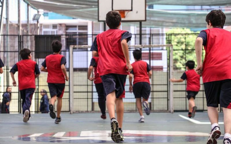 La alimentación escolar saludable y los entornos de actividad física son importantes para evitar la obesidad infantil