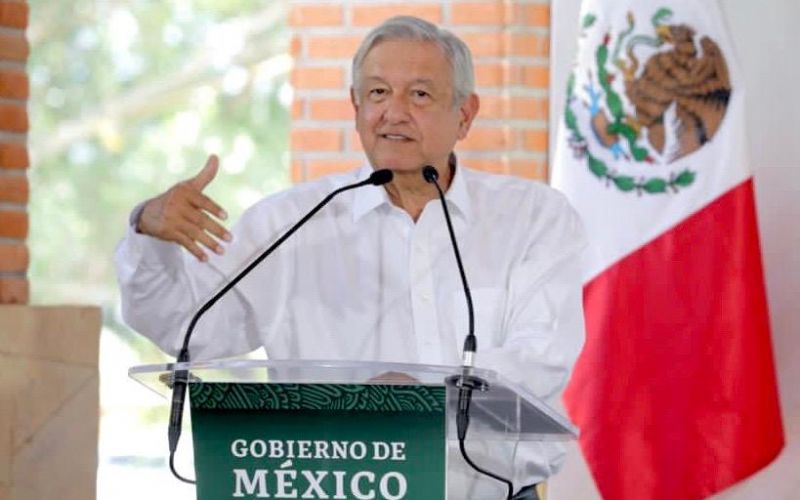 López Obrador anuncia aumento a becas y pensiones