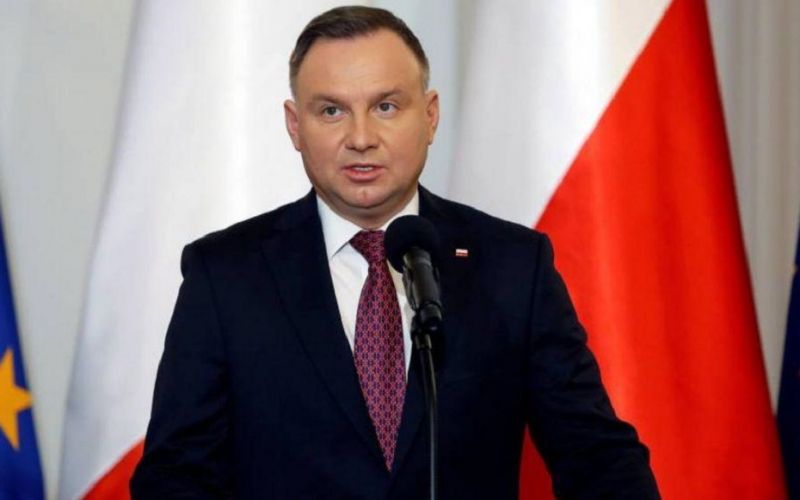 El presidente de Polonia tiene coronavirus, se disculpa con sus contactos