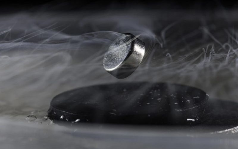 Investigadores sintetizan material superconductor a temperatura ambiente