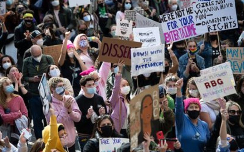 En Estados Unidos, miles de mujeres se manifiestan en contra de Donald Trump