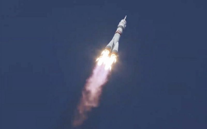 Tripulación ruso-estadounidense arriba a la estación espacial