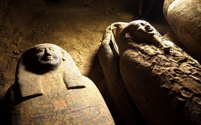 Descubren sarcófagos de hace 2 mil 500 años en Saqqara, Egipto