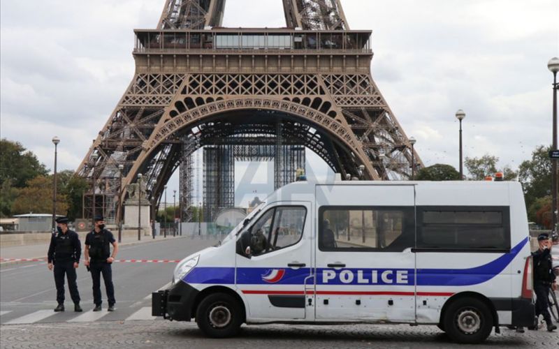 Francia decreta toque de queda durante un mes en París y otras ciudades por COVID-19