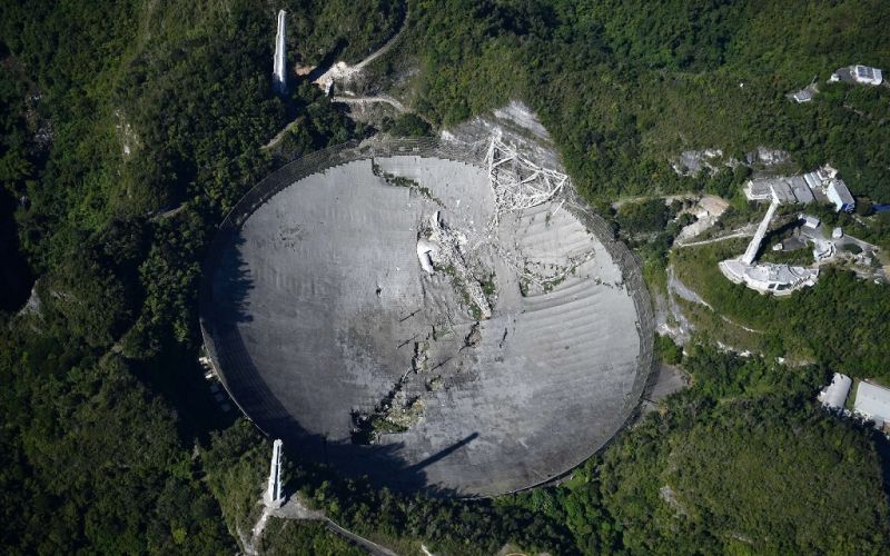 Colapsa el radiotelescopio de Arecibo