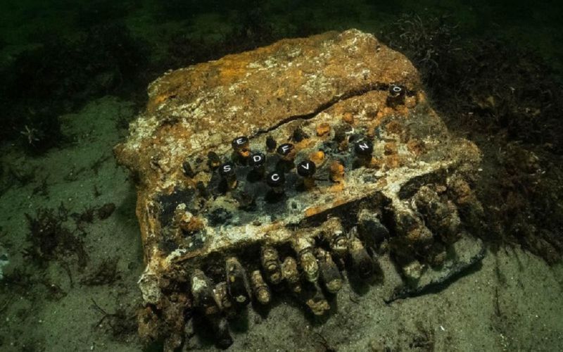 Buzos descubren una máquina nazi ‘Enigma’ que fue arrojada al mar Báltico durante la Segunda Guerra Mundial