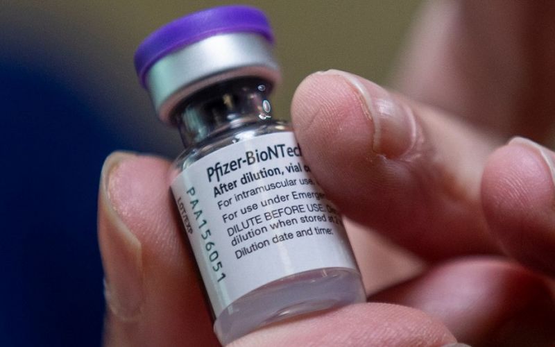 La FDA aprueba la primera vacuna contra el COVID-19