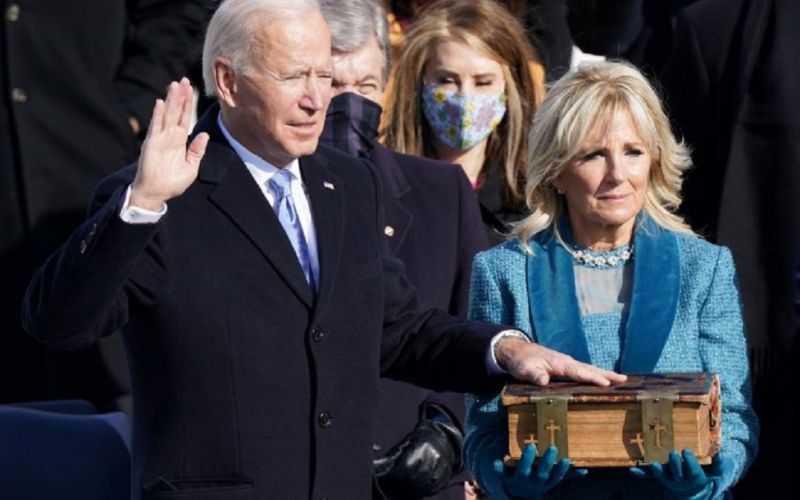 Biden toma el timón como presidente: “la democracia ha prevalecido”