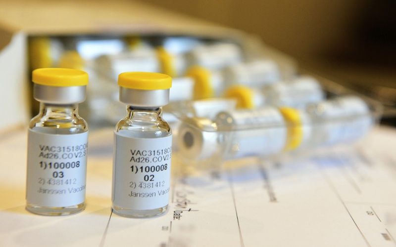 FDA señala que vacuna de Johnson & Johnson es segura y eficaz