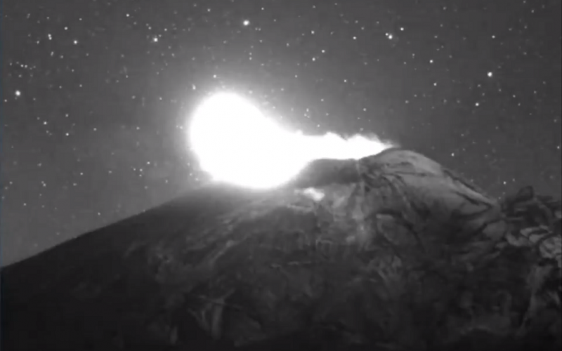 Explosiones de “Don Goyo”, espectaculares pero sin riesgo para la población: UNAM