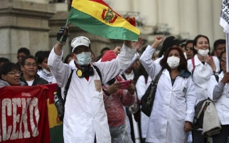 Médicos bolivianos se van a huelga en rechazo a ley sanitaria