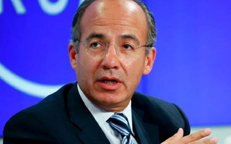 Denuncian a Felipe Calderón ante la FGR por traición a la patria