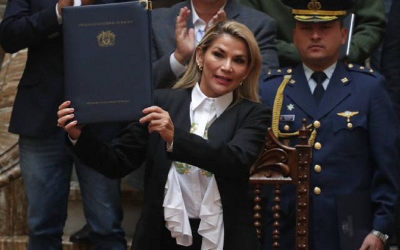 Bolivia: ordenan la detención de la expresidenta Jeanine Áñez y cinco de sus ministros