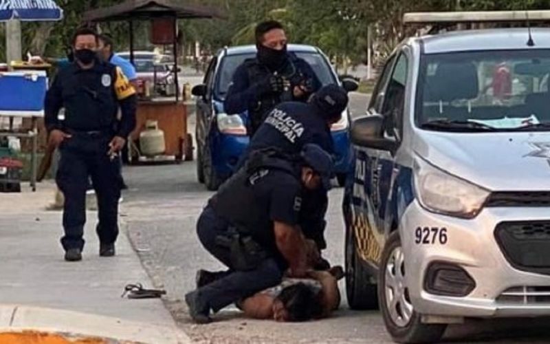 Mujer muere tras ser sometida por policías de Tulum, Quintana Roo