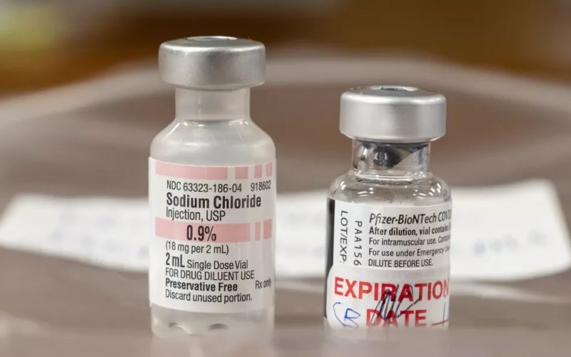 El vial de la primera vacuna contra COVID-19 aplicada en Estados Unidos será exhibido en un museo