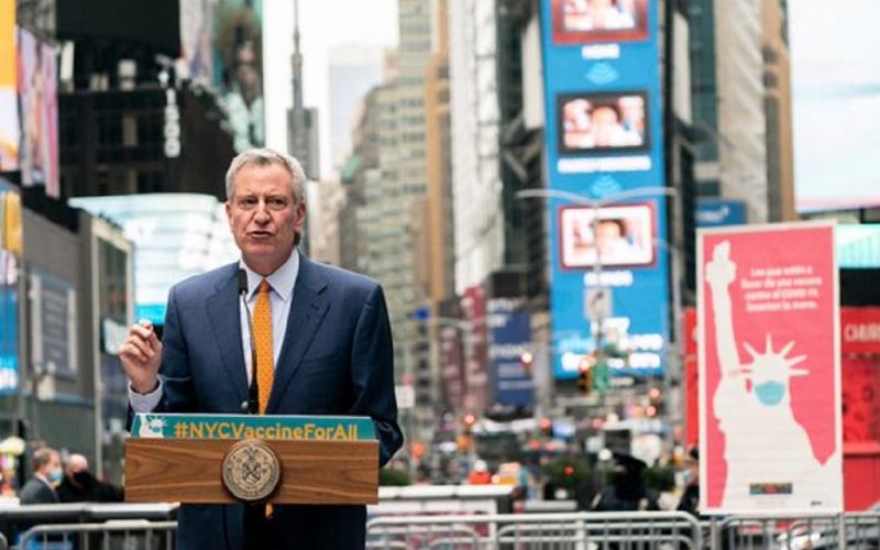 Alcalde de Nueva York anuncia que planea “abrir completamente” la ciudad el 1 de julio