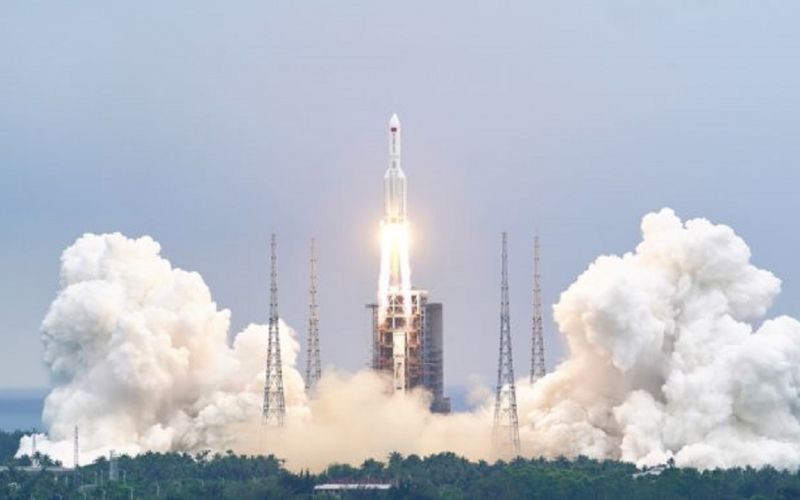 China lanza el primer módulo de su estación espacial