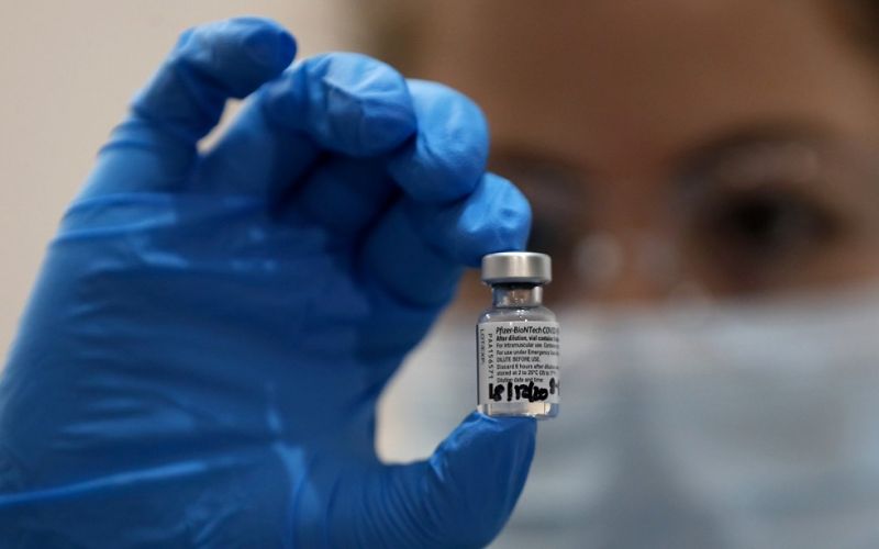 Pfizer detecta venta de vacunas falsas en México y Polonia