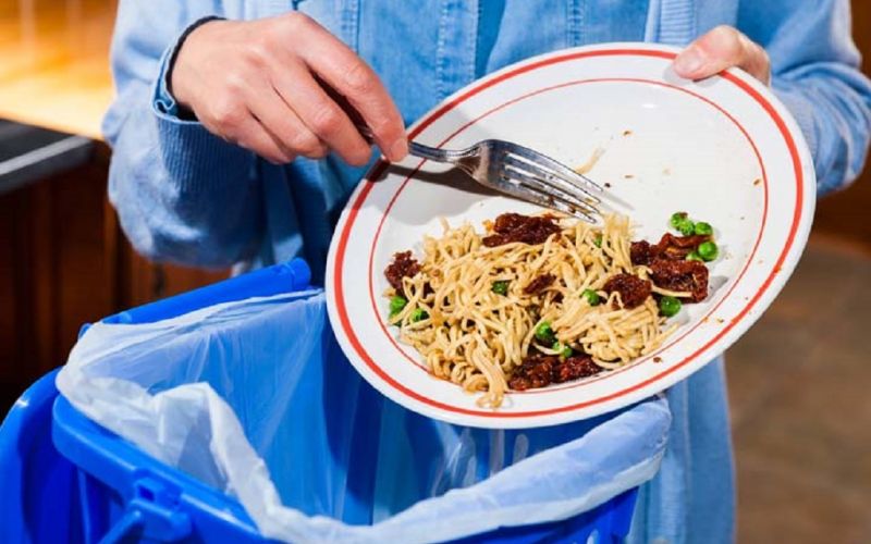 Aprueba China fuertes multas para quien desperdicie comida