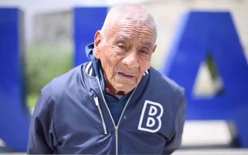 Don Felipe, el alumno más longevo de la BUAP, se gradúa de ingeniero a los 84 años