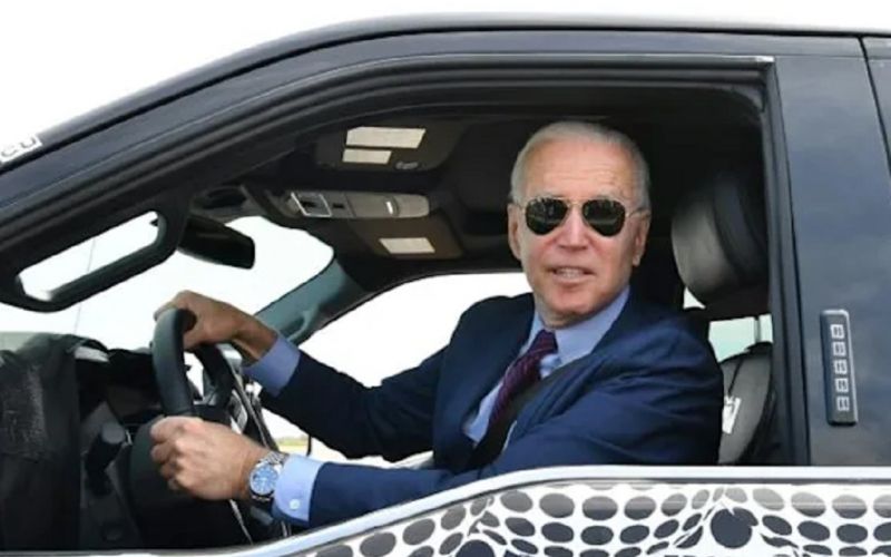 Joe Biden asegura que el futuro son los autos eléctricos: “No hay vuelta atrás”