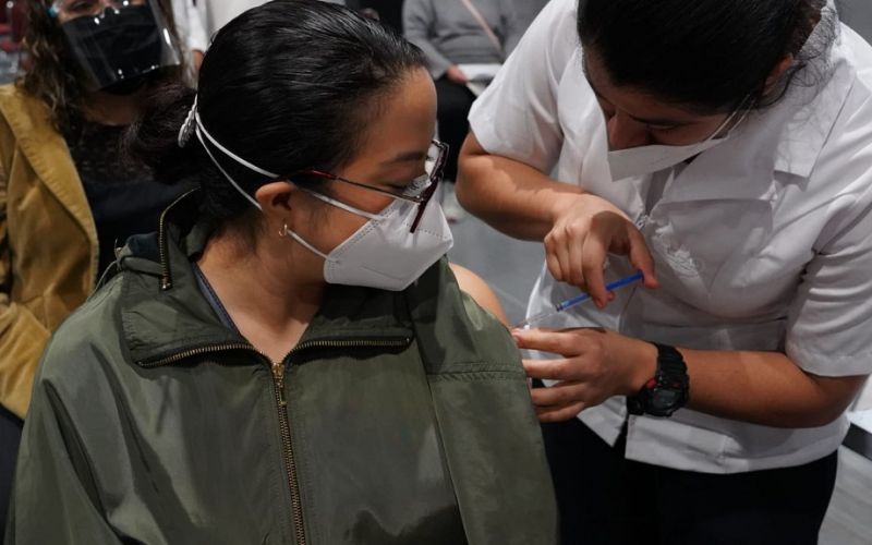 Inició vacunación de personal educativo en la Ciudad de México