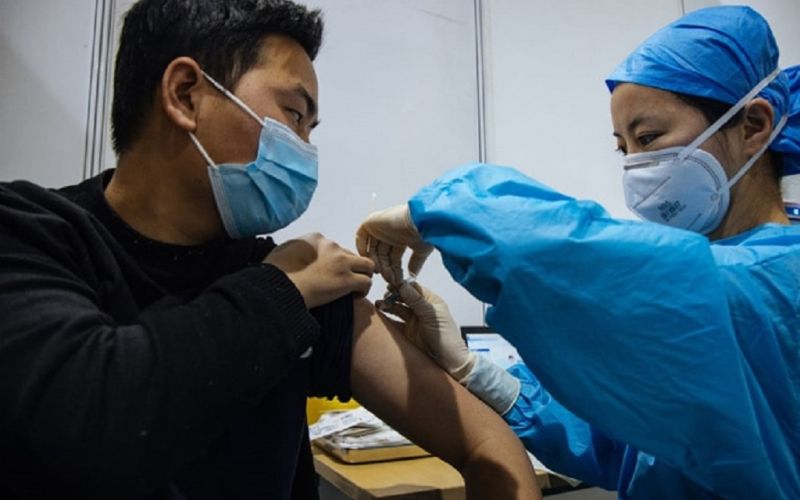 China supera las mil millones de vacunas contra COVID-19 aplicadas