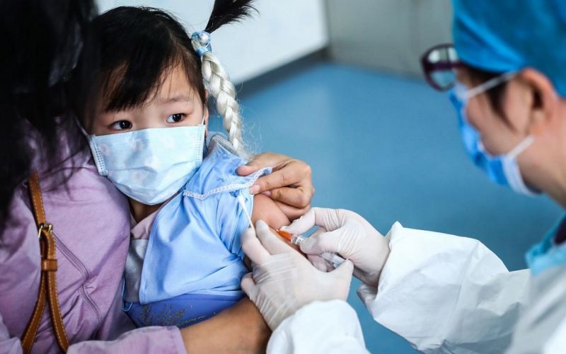 China aprueba la vacunación contra la COVID-19 para menores de entre 3 y 17 años