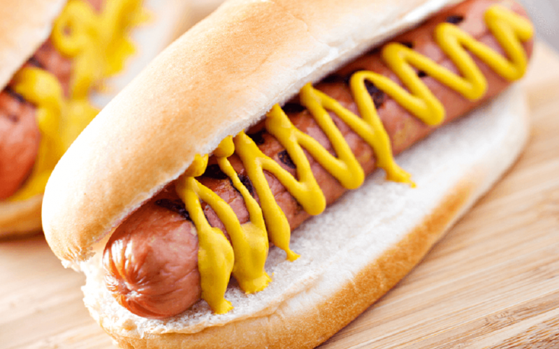 Comer un hot dog te quita 36 minutos de vida, estudio