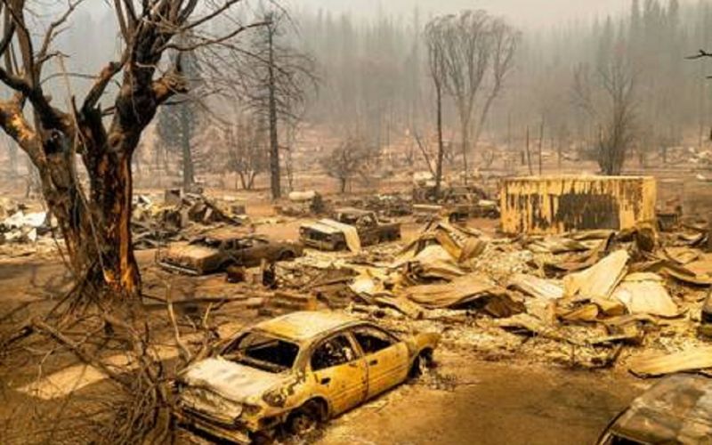 Crecen los enormes incendios forestales en California