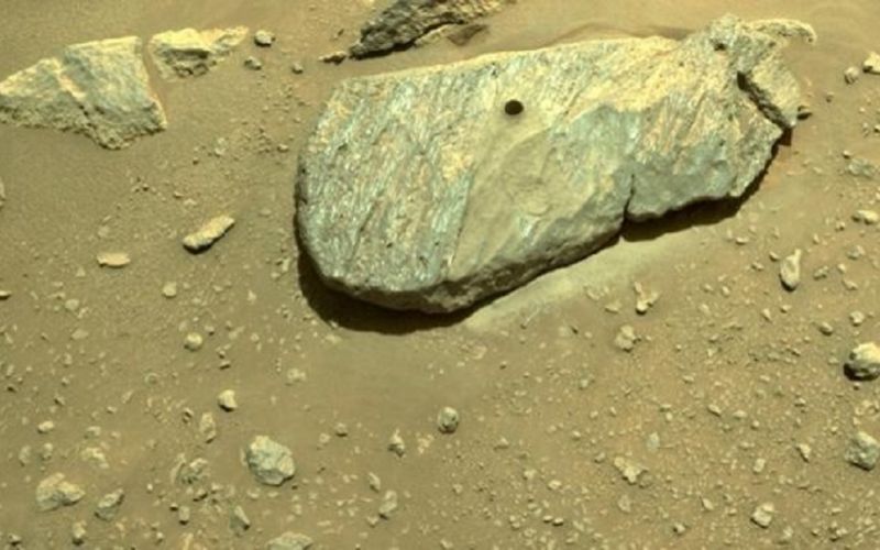 Perseverance logra extraer su primera muestra de una roca marciana