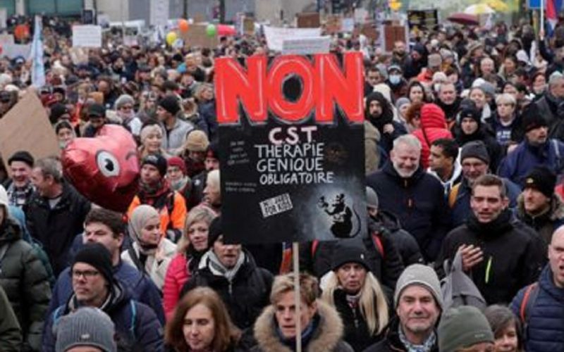 Marchan en Bruselas contra las medidas sanitarias