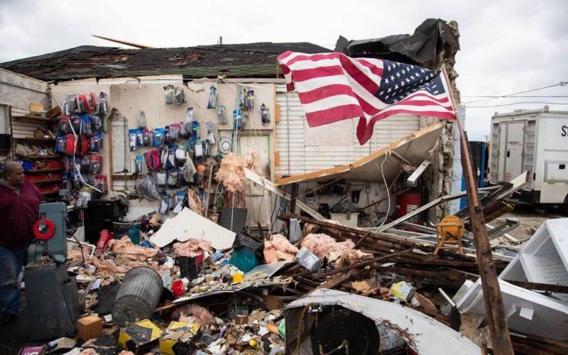 Tornados dejan devastación y numerosas muertes en Estados Unidos