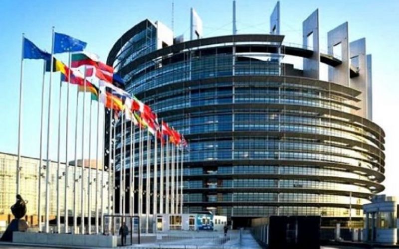 Parlamento Europeo pide protección para periodistas y activistas