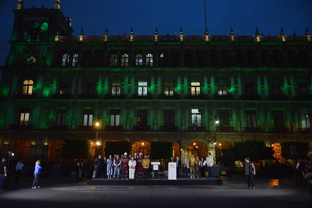 Encendido del edificio de gobierno de la CDMX, de color verde a un año del Mundial de Fútbol. Fotografía: La Isabel.