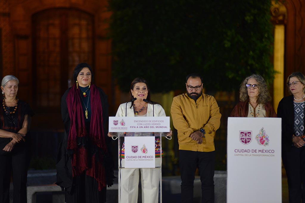 Encendido del edificio de gobierno de la CDMX, de color verde a un año del Mundial de Fútbol. Fotografía: La Isabel.