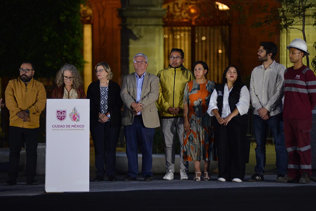 Encendido del edificio de gobierno de la CDMX, de color verde a un año del Mundial de Fútbol. Fotografía: La Isabel.
