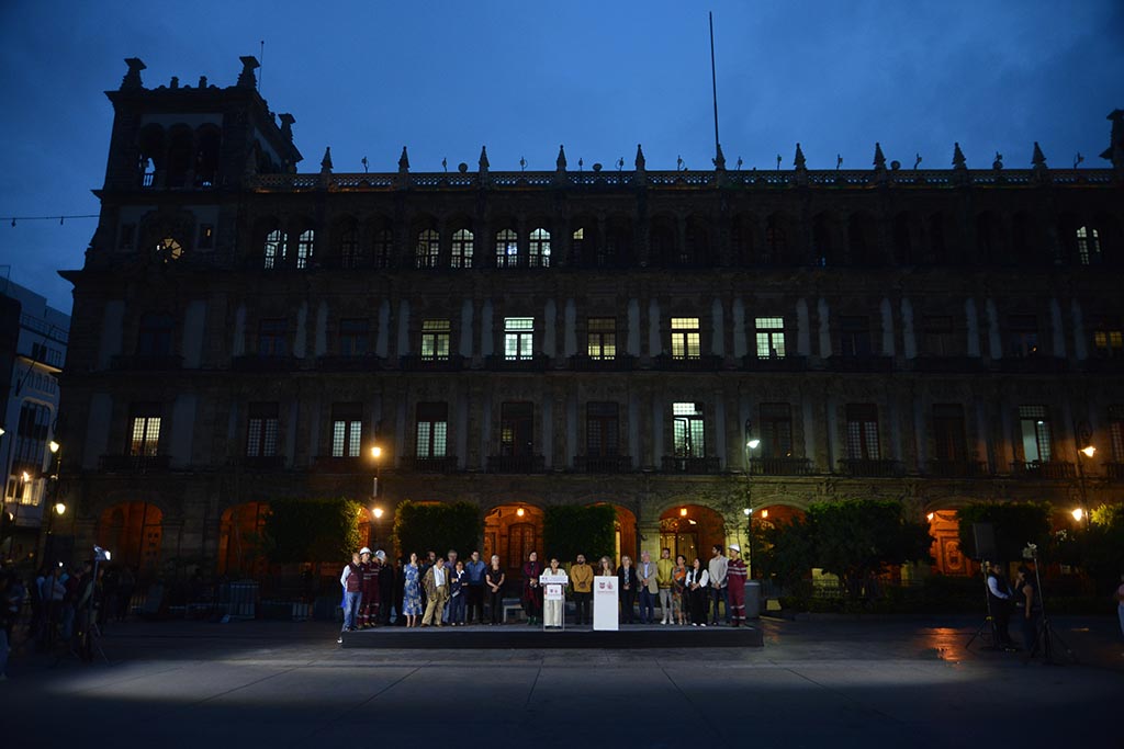 Encendido del edificio de gobierno de la CDMX, de color verde a un año del Mundial de Fútbol. Fotografía: La Isabel.