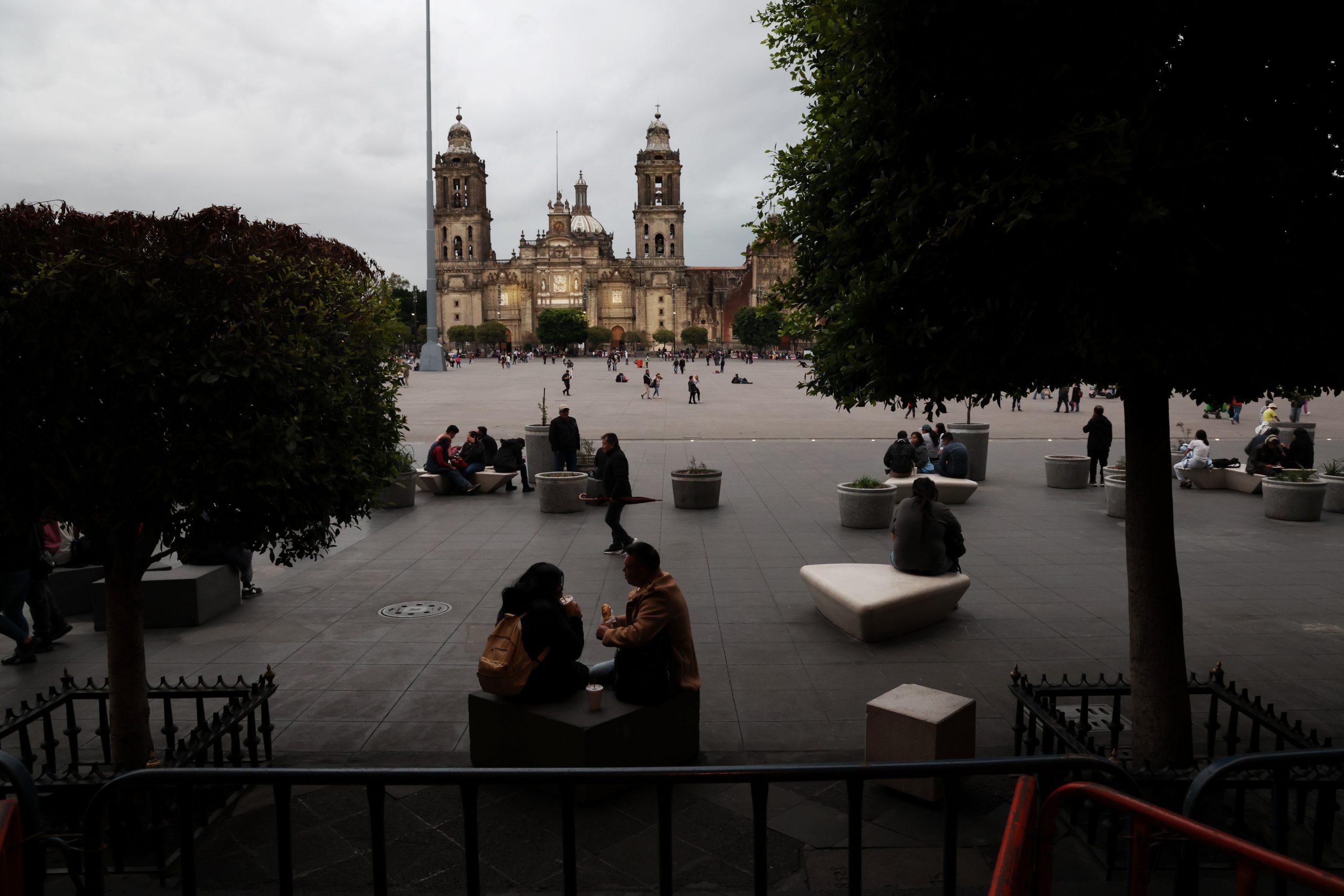 Tarde en el zócalo de la Ciudad de México. Fotografía: Benjamín Flores.