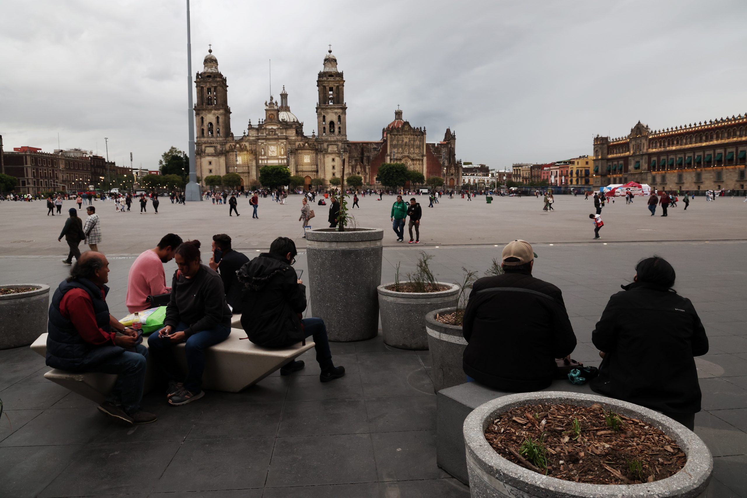 Tarde en el zócalo de la Ciudad de México. Fotografía: Benjamín Flores.