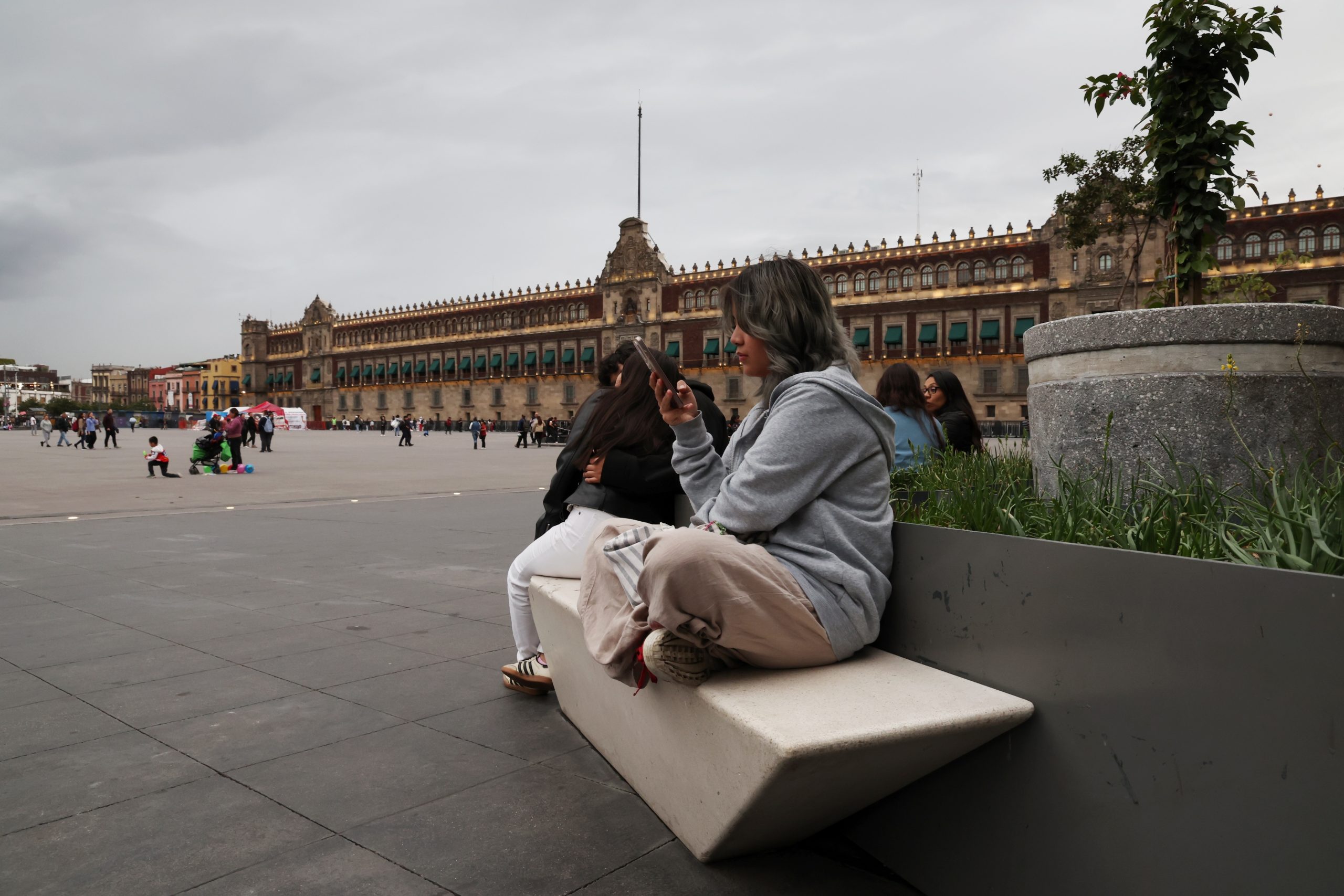 Tarde en el zócalo de la Ciudad de México. Fotografía: Benjamín Flores.